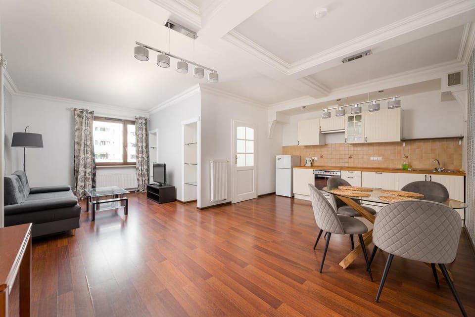 Kitchen or kitchenette, Living room, Seating area, Dining area, stove