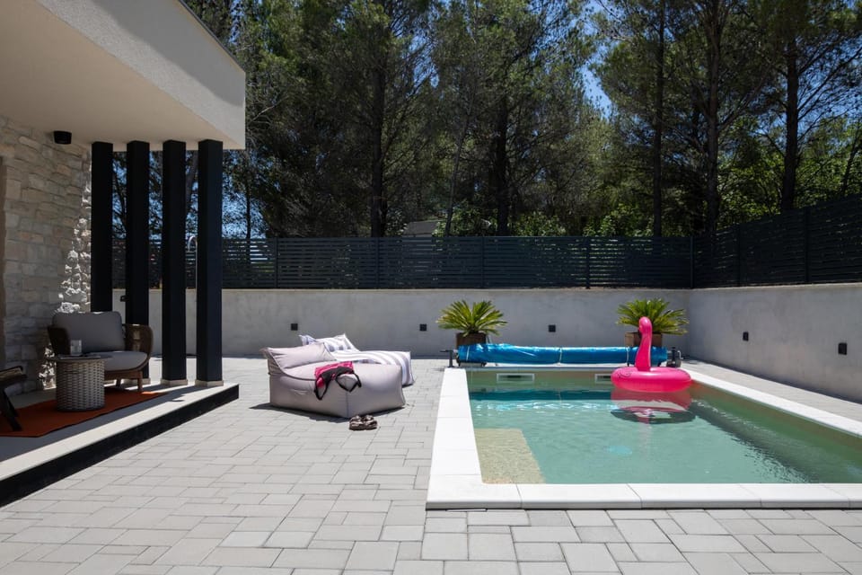 Day, Pool view, Swimming pool, sunbed