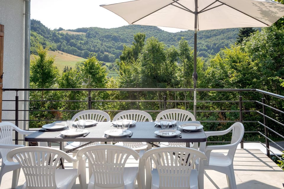 La Maison Du Lac - Terrasse House in Auvergne-Rhône-Alpes