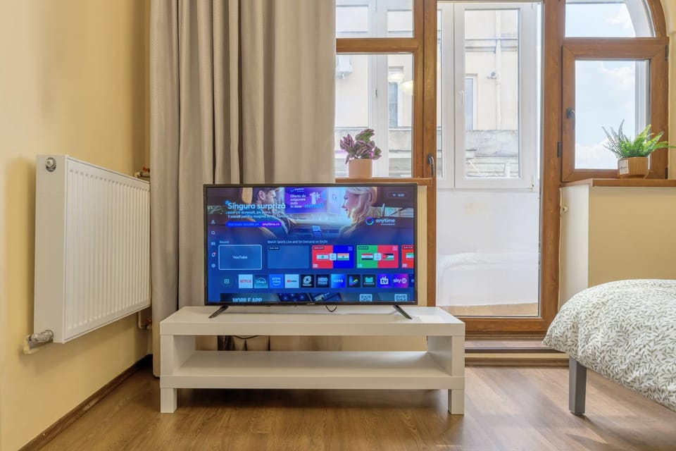 Soft Light Apartment with Balcony and Self Check-in Apartment in Bucharest