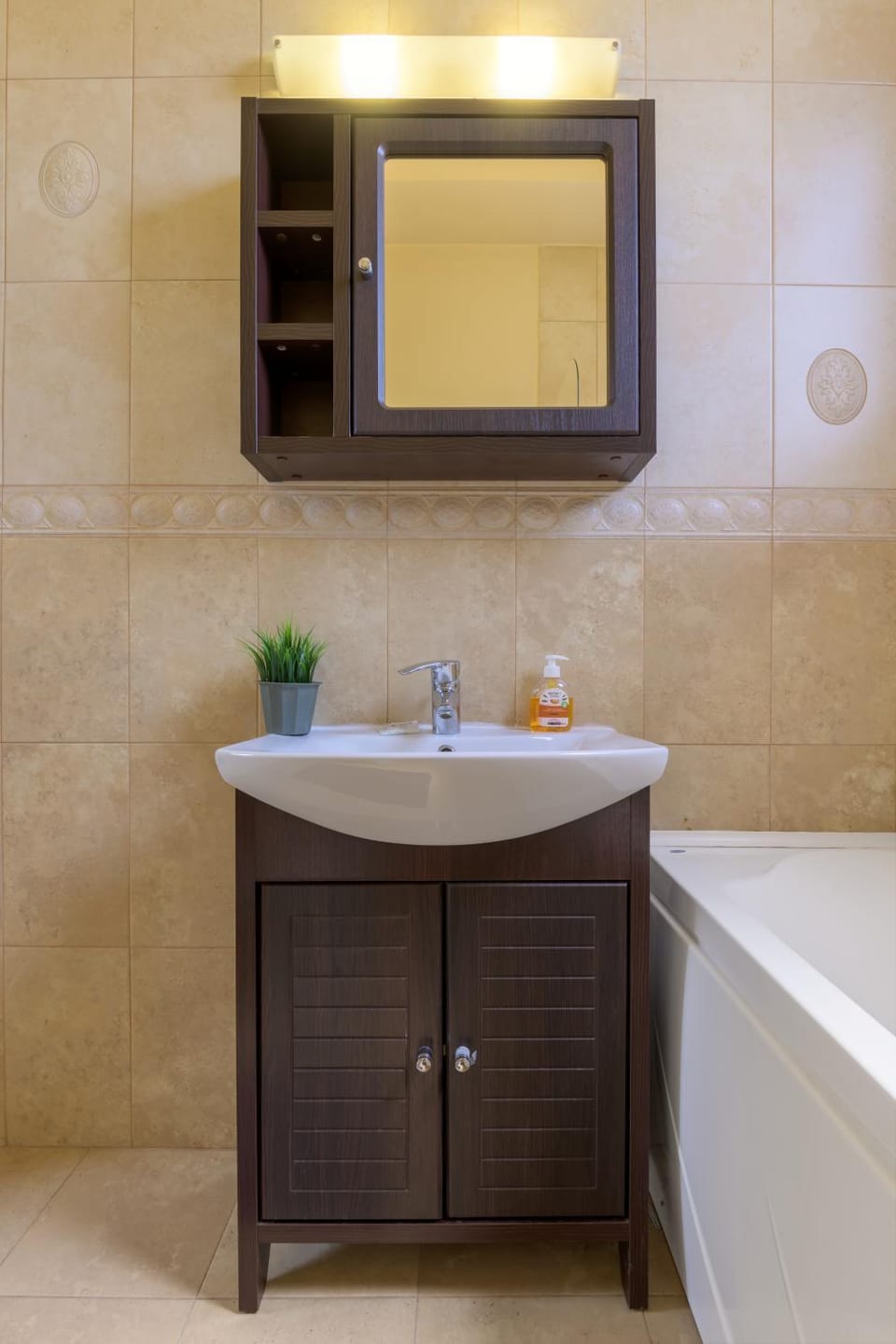 Soft Light Apartment with Balcony and Self Check-in Apartment in Bucharest