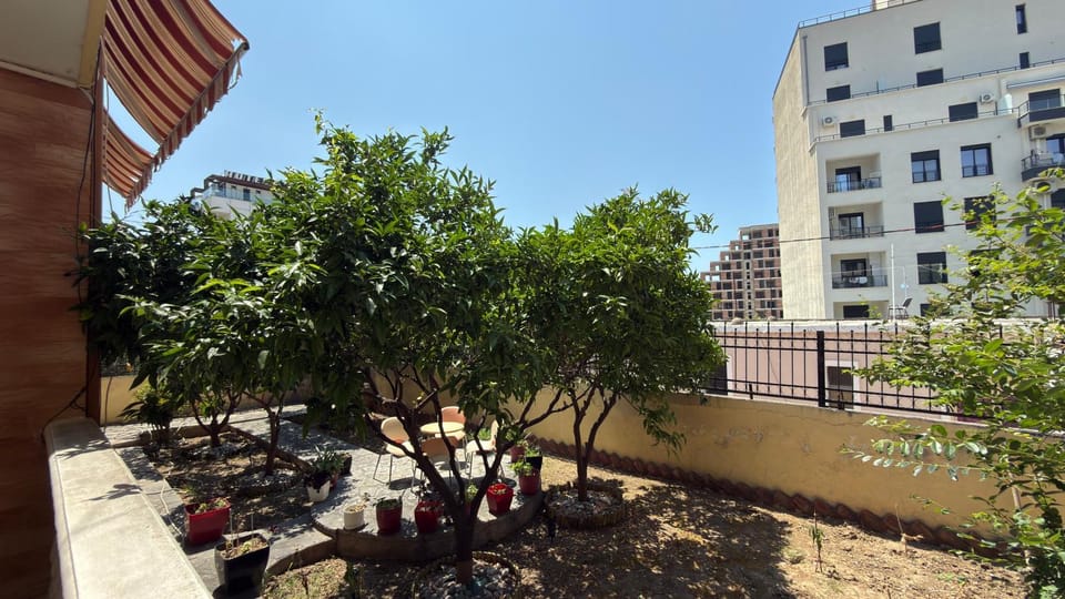 Day, Garden