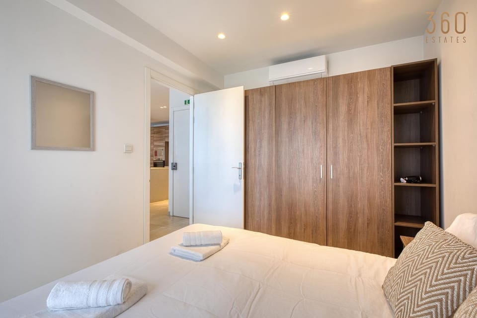 Bed, Photo of the whole room, Bedroom, towels, wardrobe