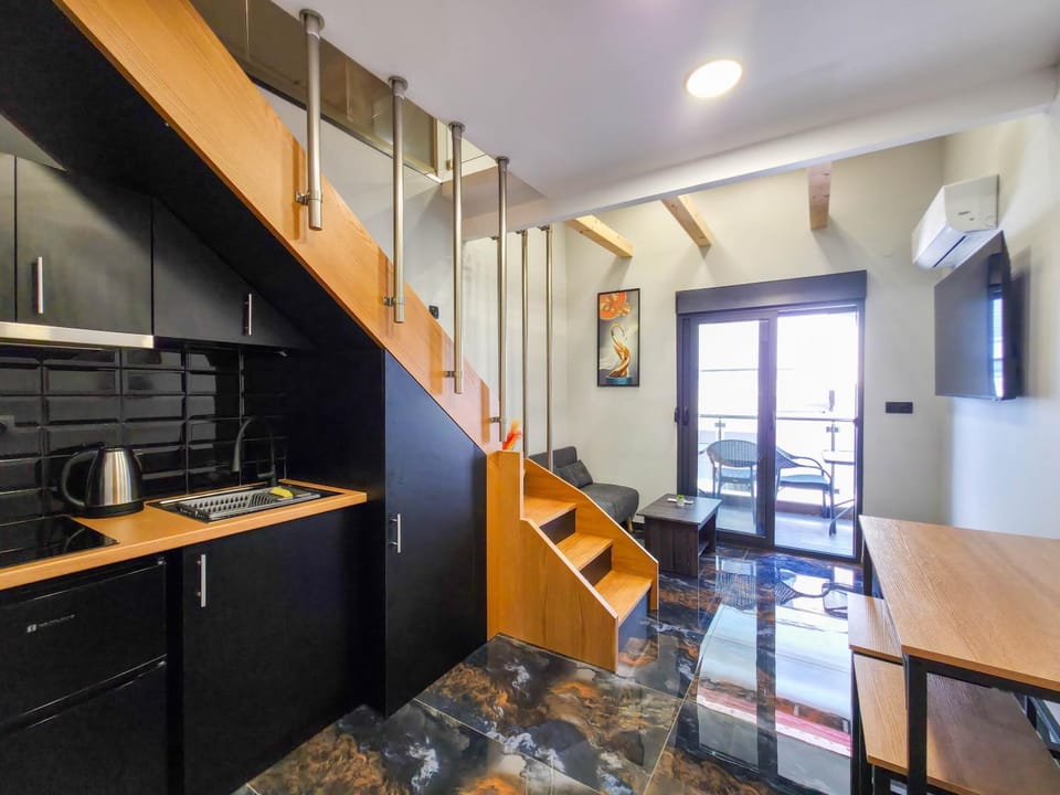 Kitchen or kitchenette, Living room