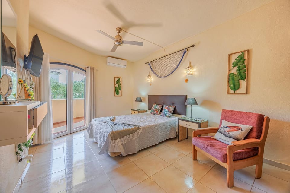 Bed, Bedroom, air conditioner