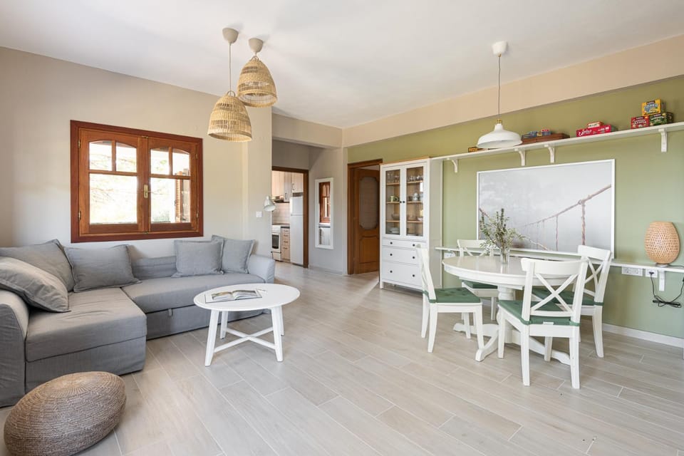 TV and multimedia, Living room, Seating area, Dining area, internet