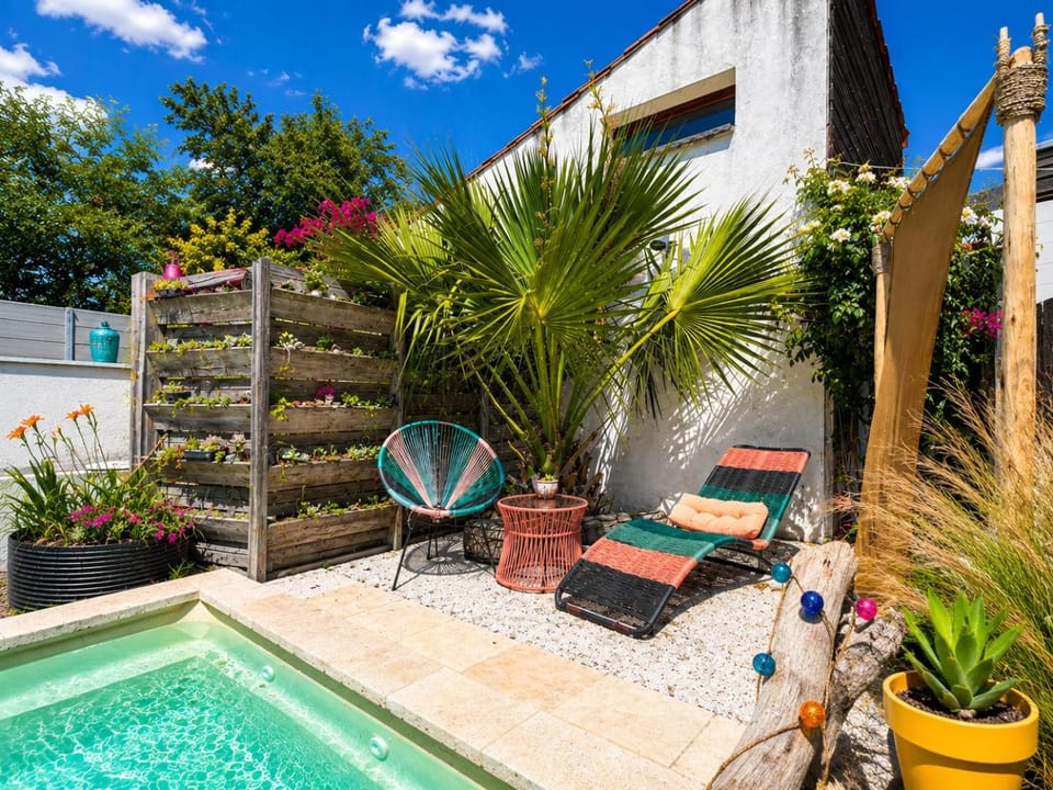 Patio, Spring, Day, Garden, Garden view, Pool view, Swimming pool, sunbed