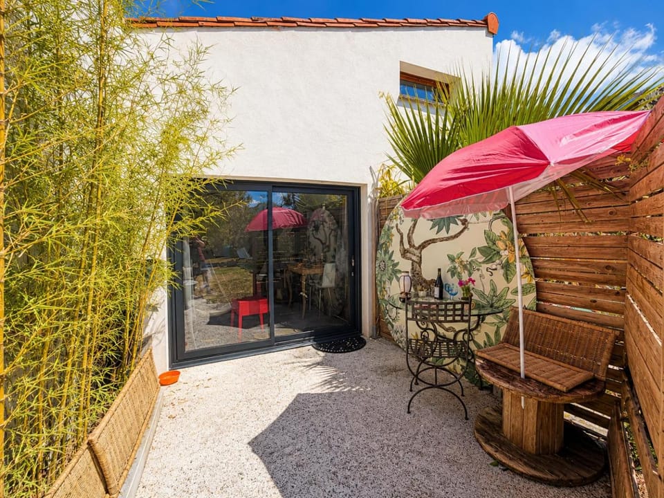 Property building, Patio, Spring, Day, Garden, View (from property/room), Balcony/Terrace, Balcony/Terrace, Garden view