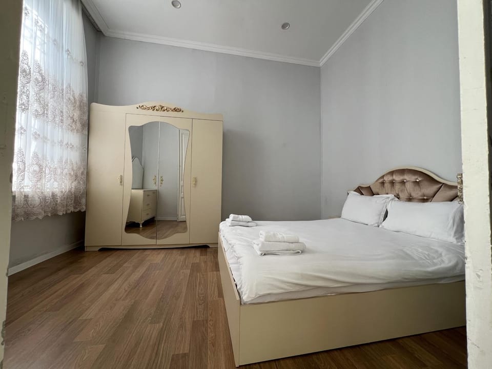 Private-balcony flat near Fountain Square Apartment in Baku