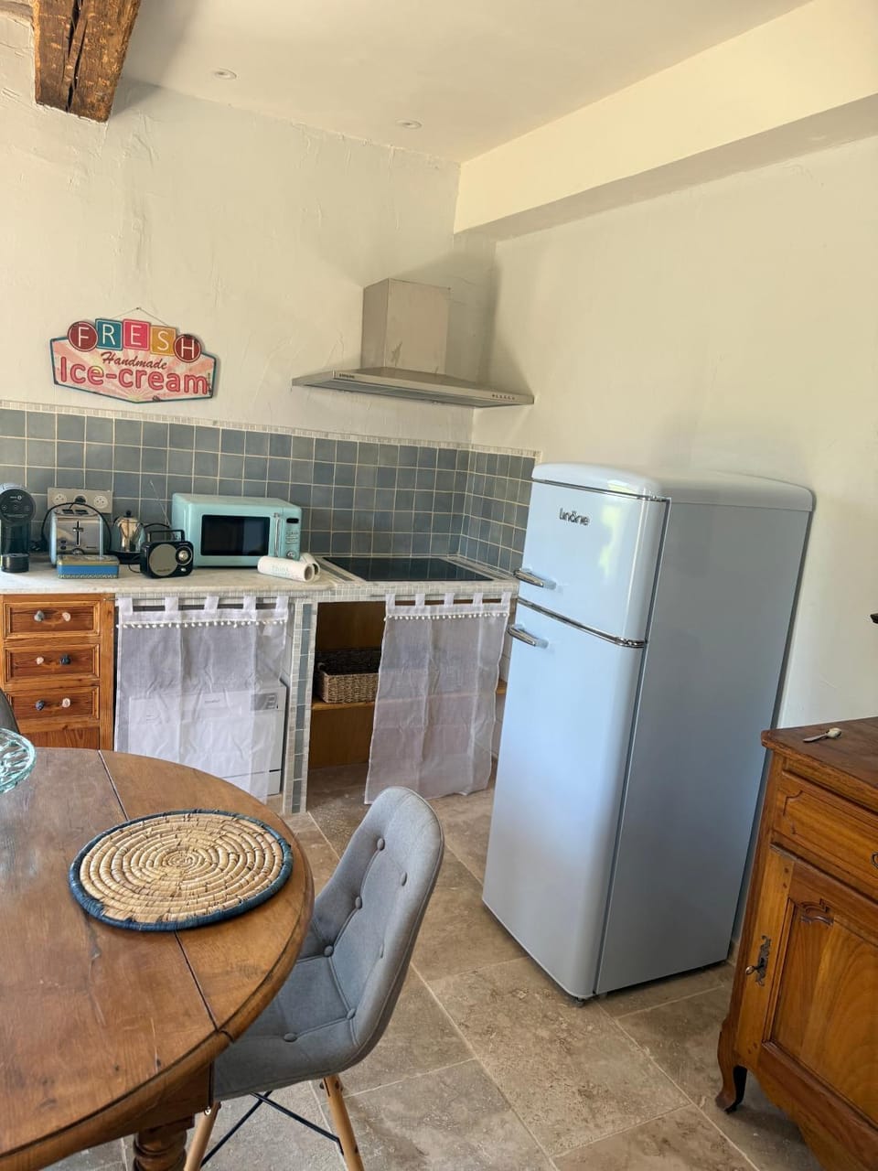 Kitchen or kitchenette, Living room