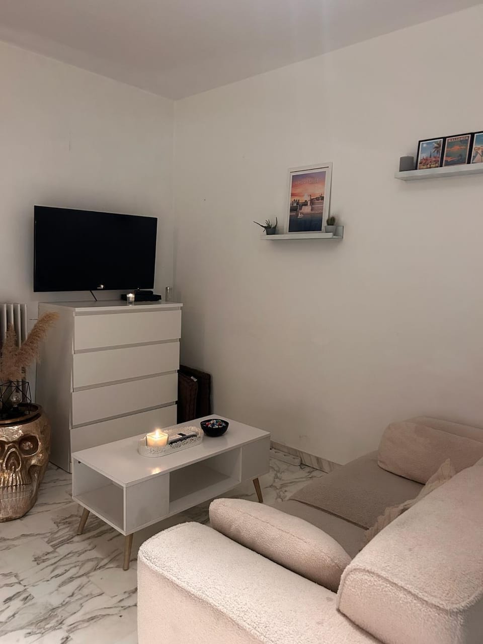 joli studio avec terrasse au calme Apartment in Nice