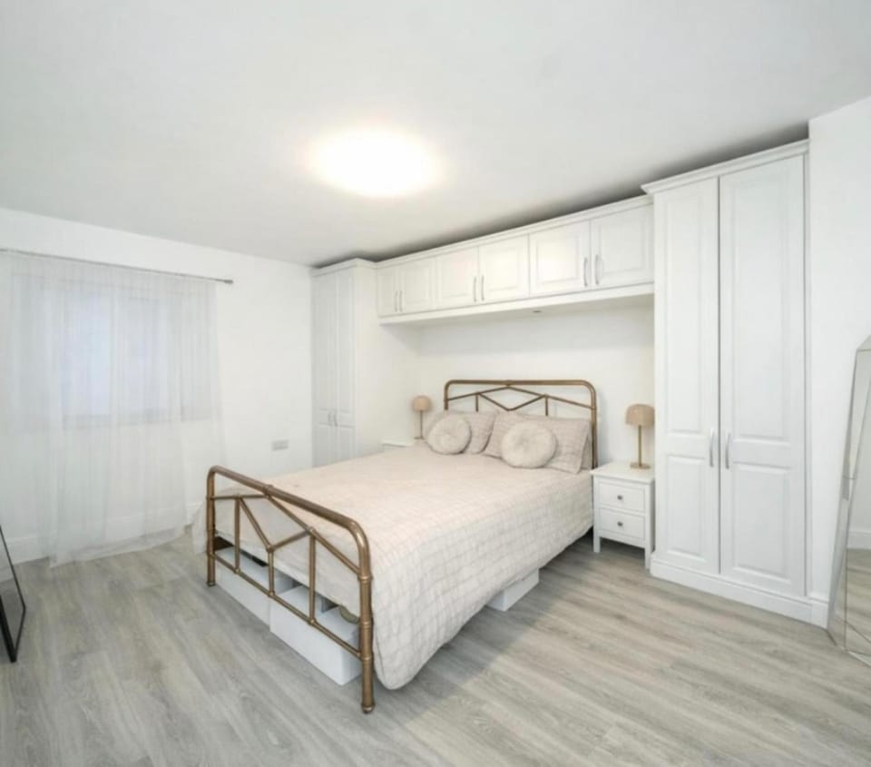 Bed, Bedroom, wardrobe