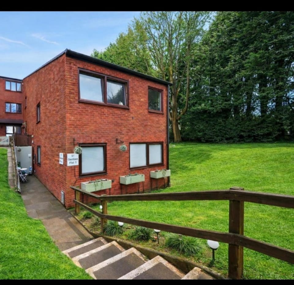 Property building, Day, Natural landscape, Garden, Garden view