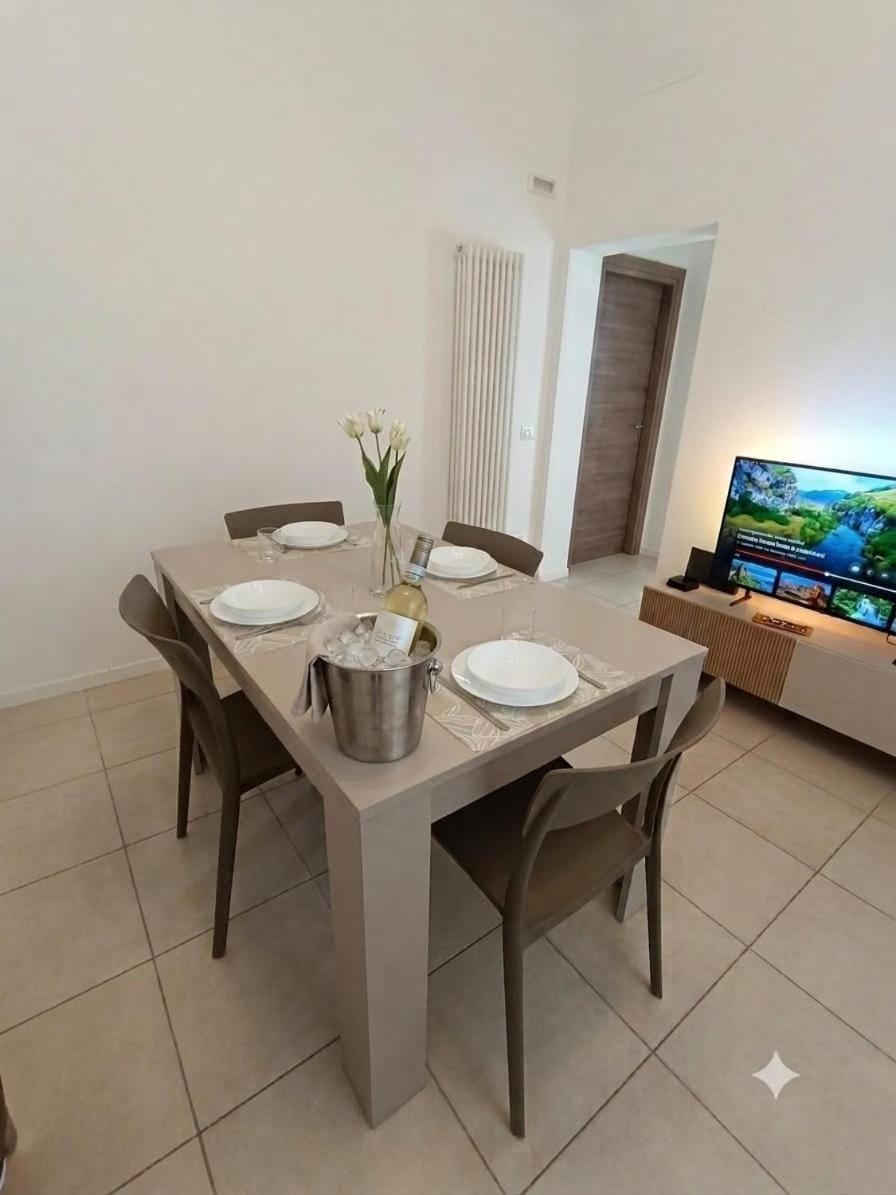 Free Parking a 100 mt dal mare-Wave HuoSe Apartment in Pesaro