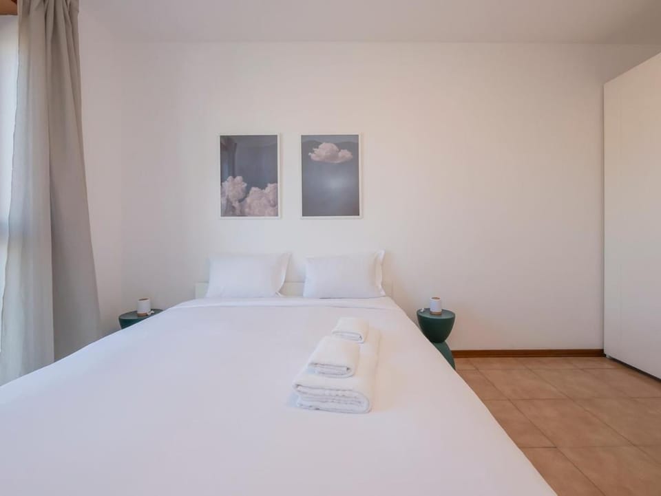 Xenia Milano - 4 rooms apt in Via Cassano 14 Apartment in Milan