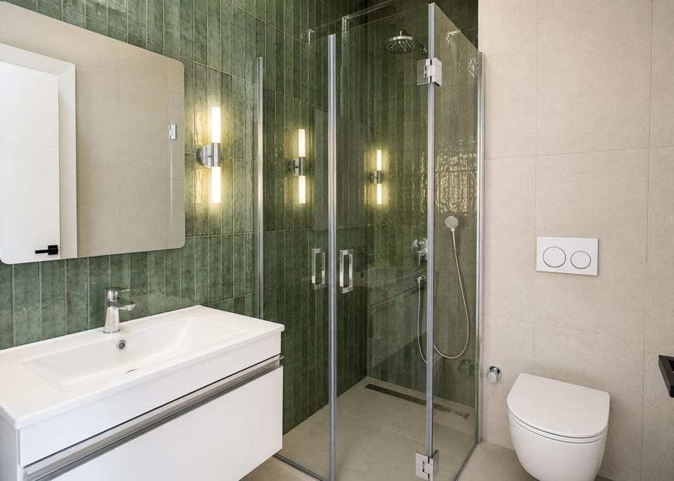 Shower, Toilet, Bathroom, towels