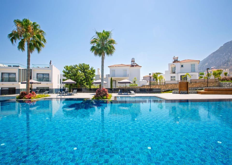 Property building, Nearby landmark, Day, Natural landscape, Mountain view, Pool view, Swimming pool, Swimming pool, sunbed