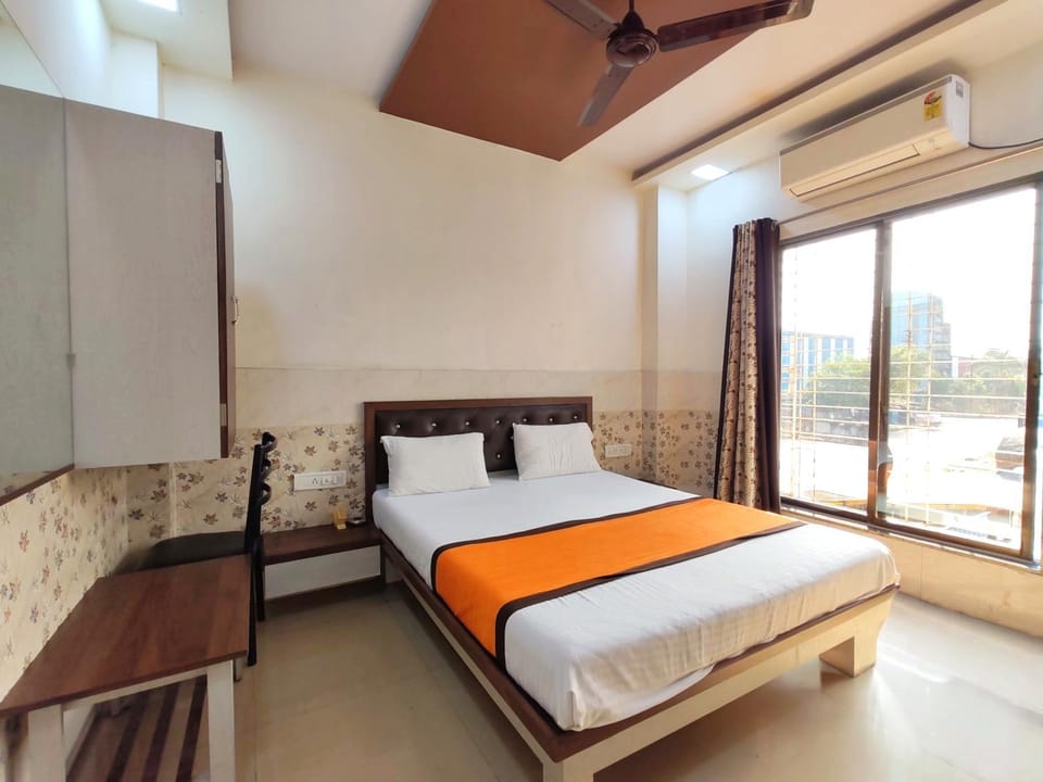Bed, Living room