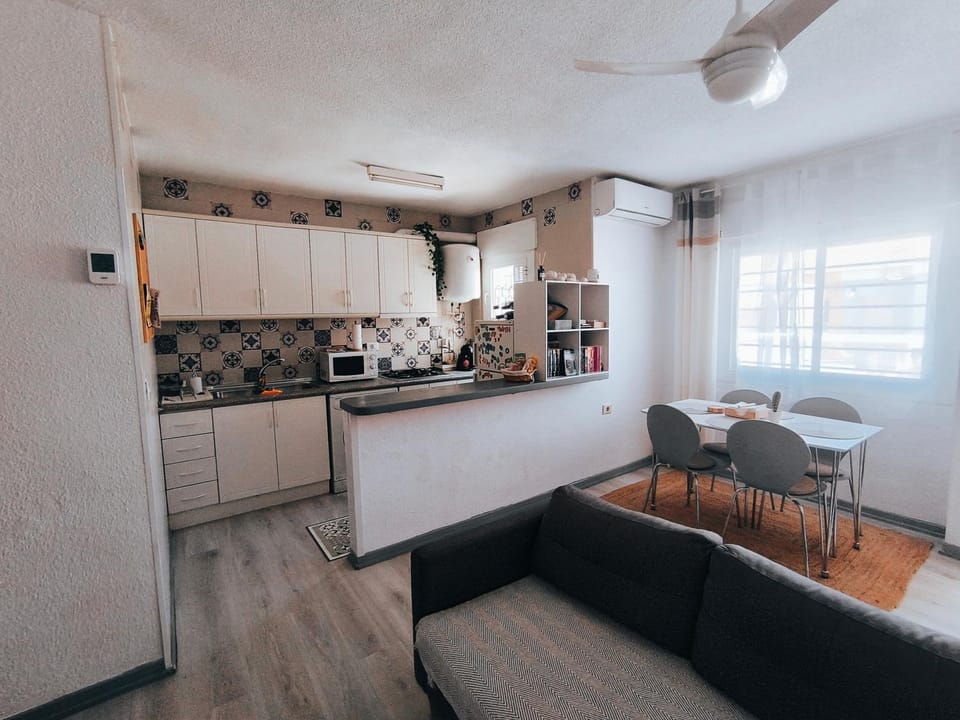 Property building, Kitchen or kitchenette, Living room