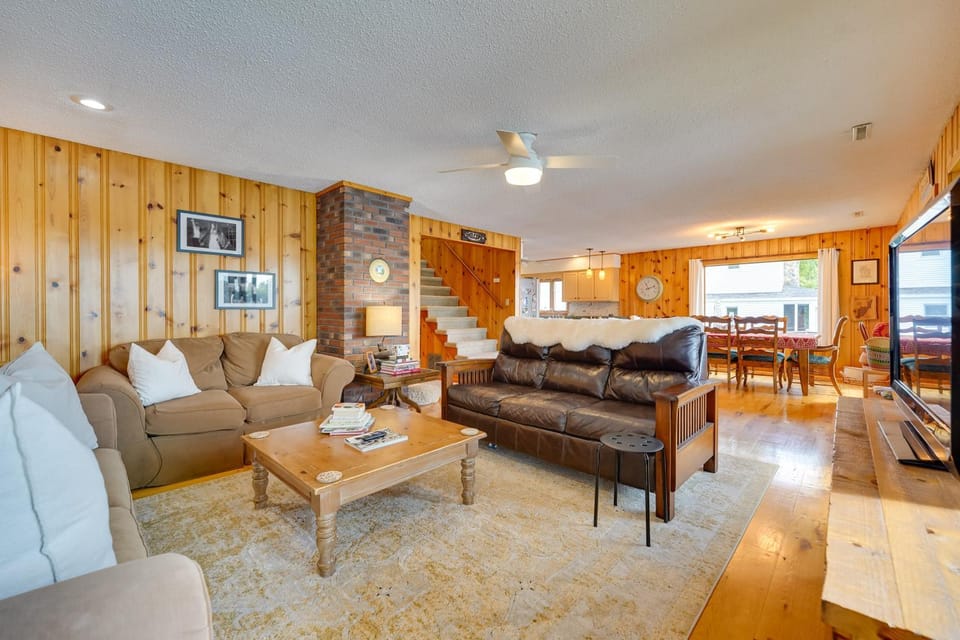 2 Mi to Six Flags: Lakefront 2-Camp Combo House in Queensbury