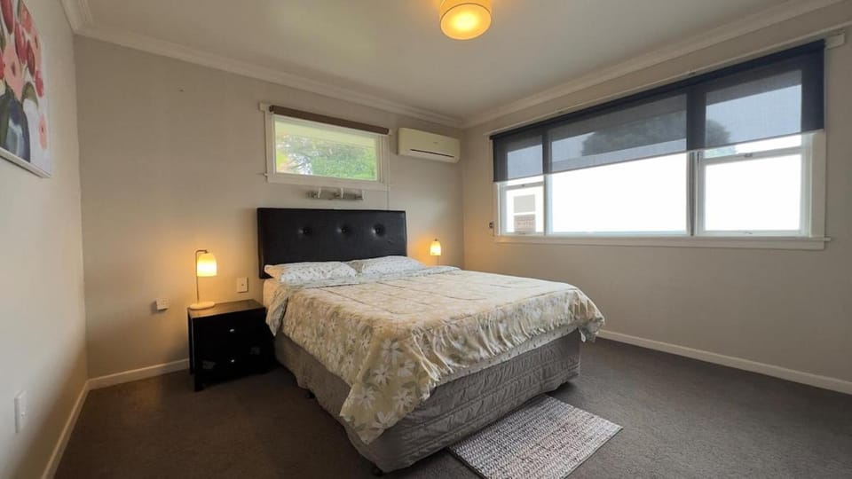 Tauranga Holiday Home, 2 Bedrooms, Sleep 4, Free Parking House in Tauranga