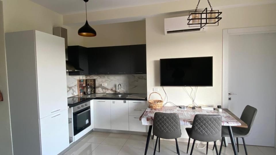 Kitchen or kitchenette, Living room, Seating area, Dining area, oven, stove