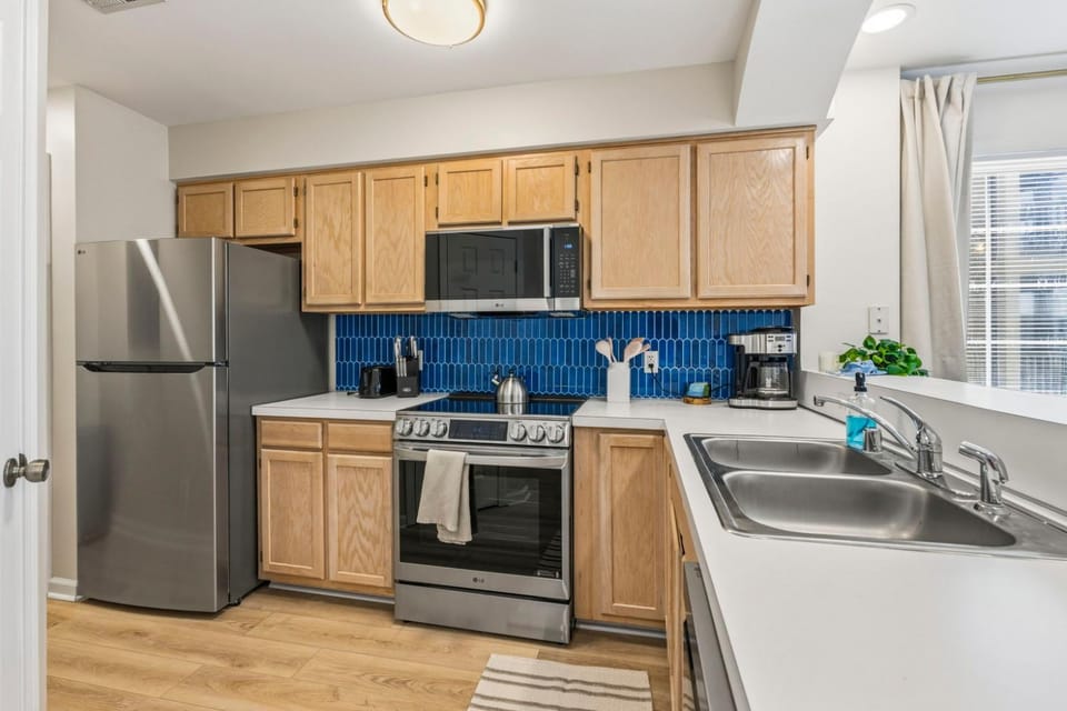 Tilghman Shores 2BR Pool 3-Min to the Ocean Apartment in North Myrtle Beach
