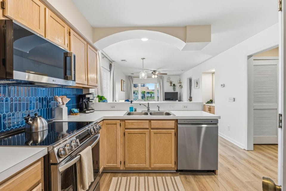 Tilghman Shores 2BR Pool 3-Min to the Ocean Apartment in North Myrtle Beach