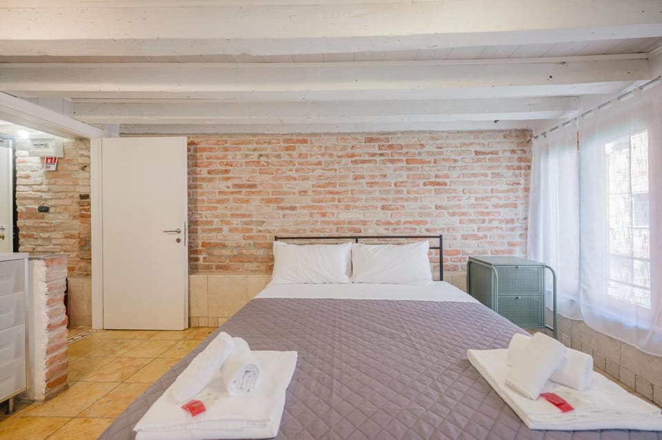Bed, Photo of the whole room, Bedroom, towels, wardrobe