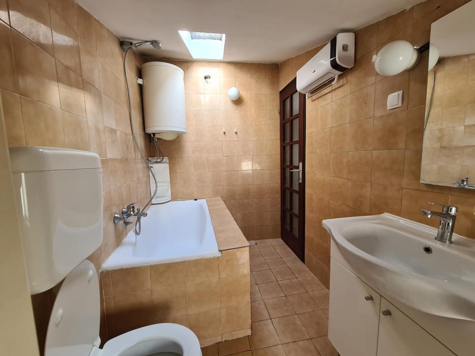 Shower, Toilet, Bathroom, Bath, towels