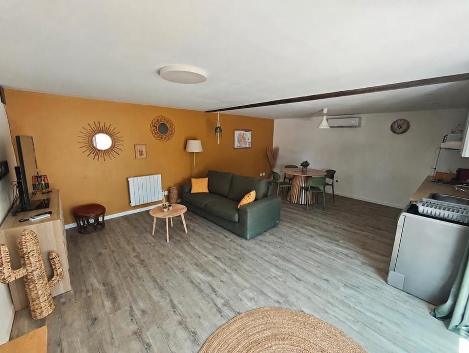 L'Escale Provençale - Maisonnette avec cour ombragée à 5 minutes d'Avignon House in Sorgues
