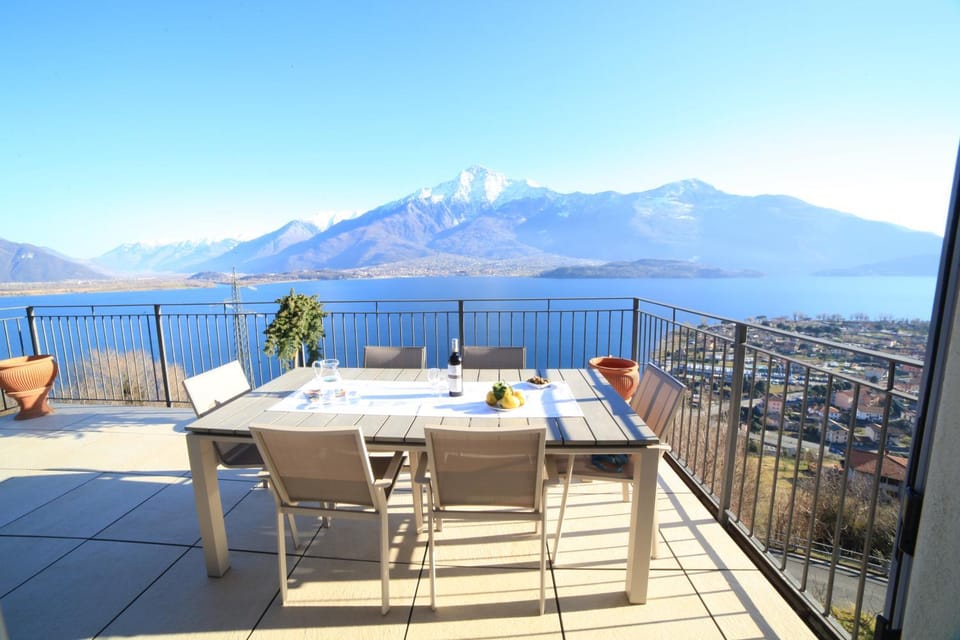 Day, Natural landscape, View (from property/room), Balcony/Terrace, Dining area, Lake view, Mountain view