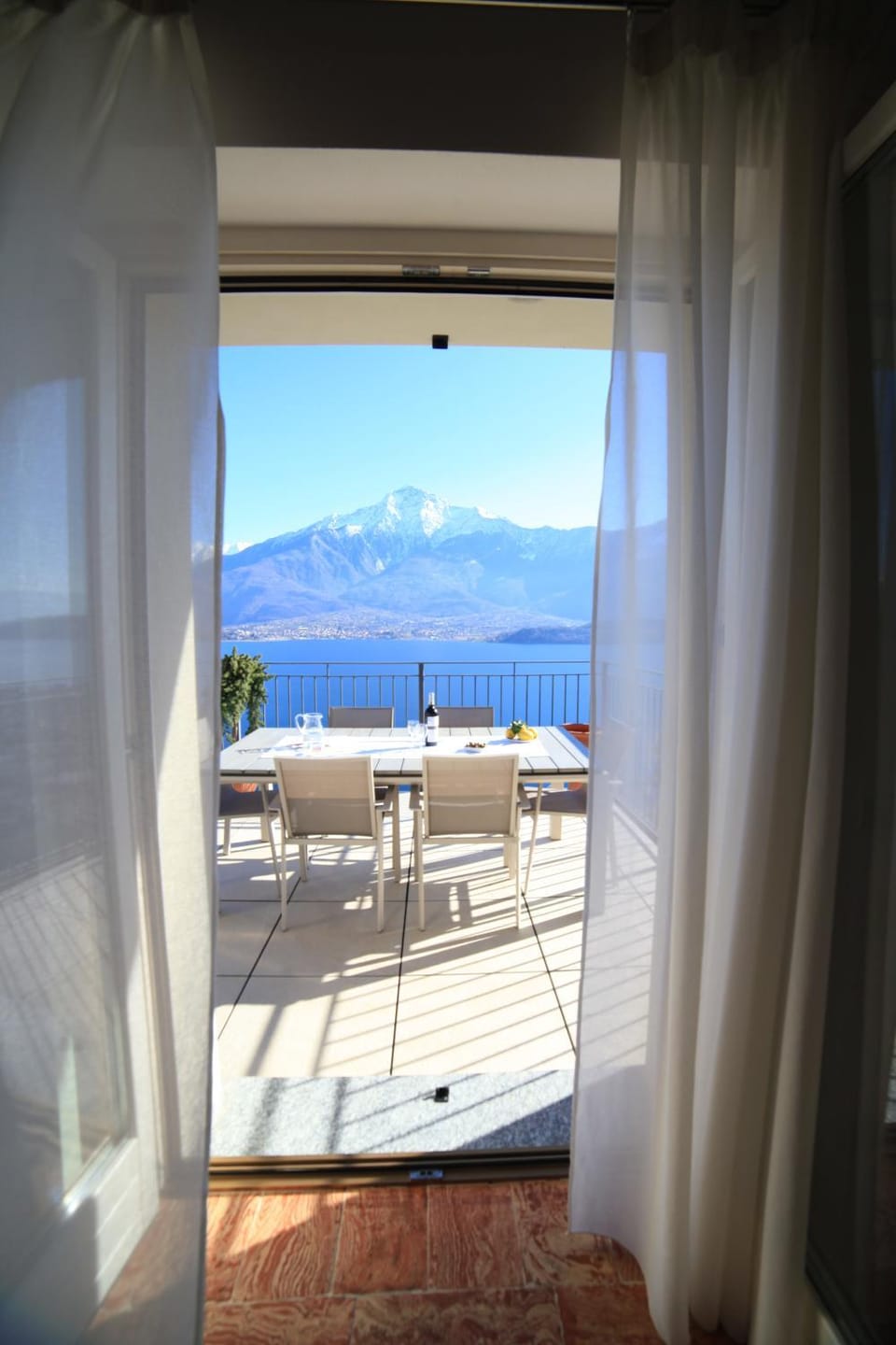 Balcony/Terrace, Lake view, Mountain view