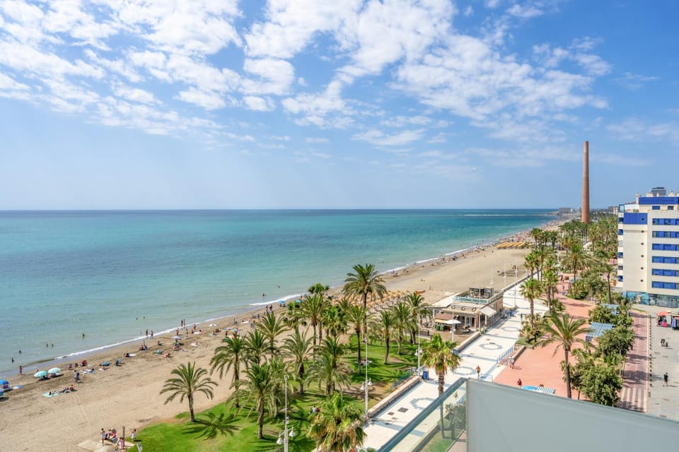 Property building, Nearby landmark, Day, Balcony/Terrace, Beach, City view, Sea view