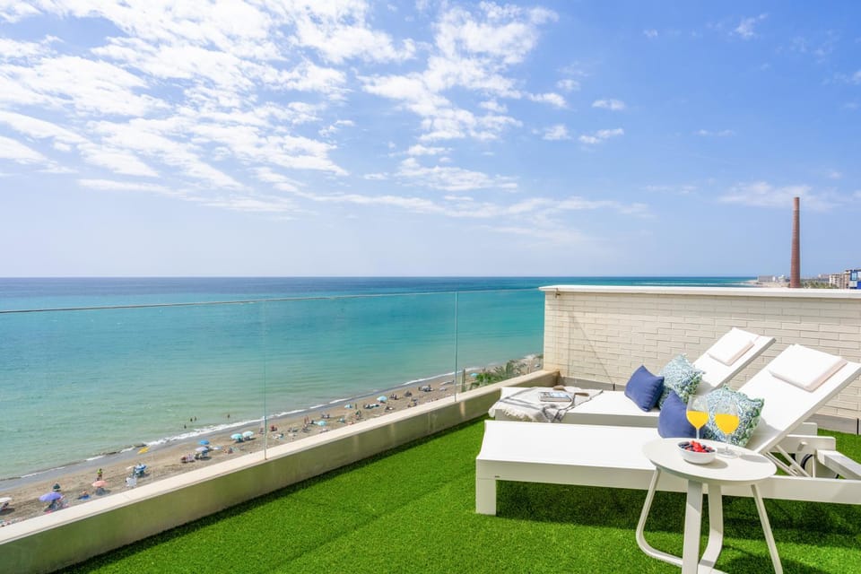 Day, View (from property/room), Balcony/Terrace, Dining area, Beach, Sea view, sunbed