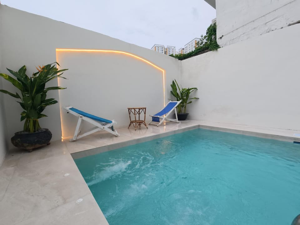Communal lounge/ TV room, Game Room, Garden, Hot Tub, Sauna