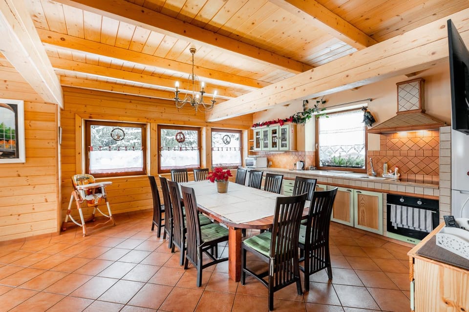 TV and multimedia, Kitchen or kitchenette, Living room, Seating area, Dining area