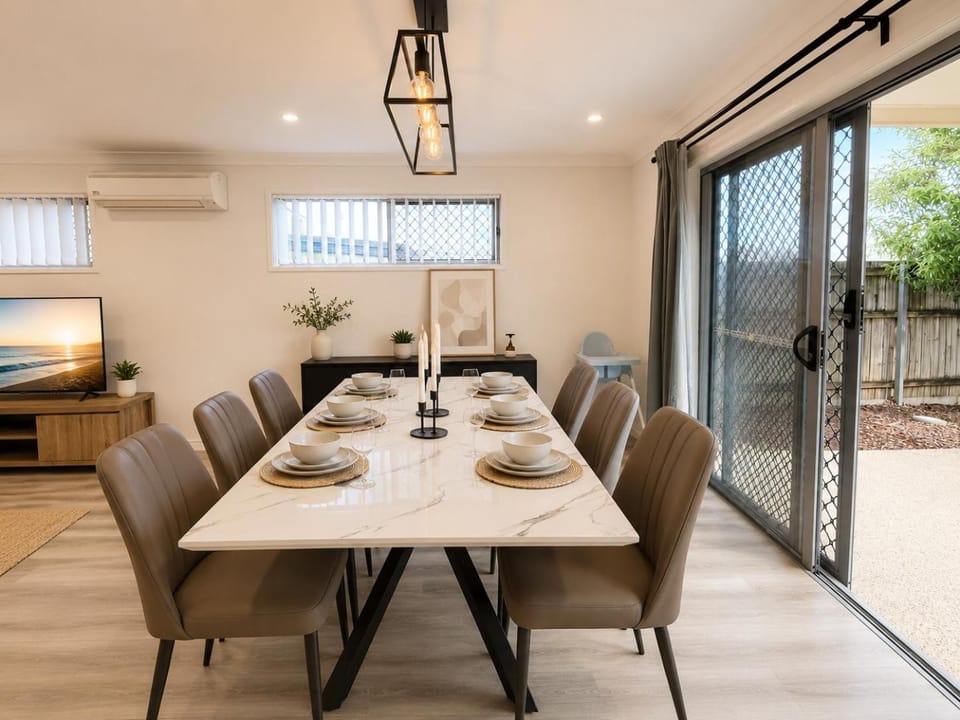 Calamvale Comfort - Close to Sunnybank & Garden City House in Brisbane