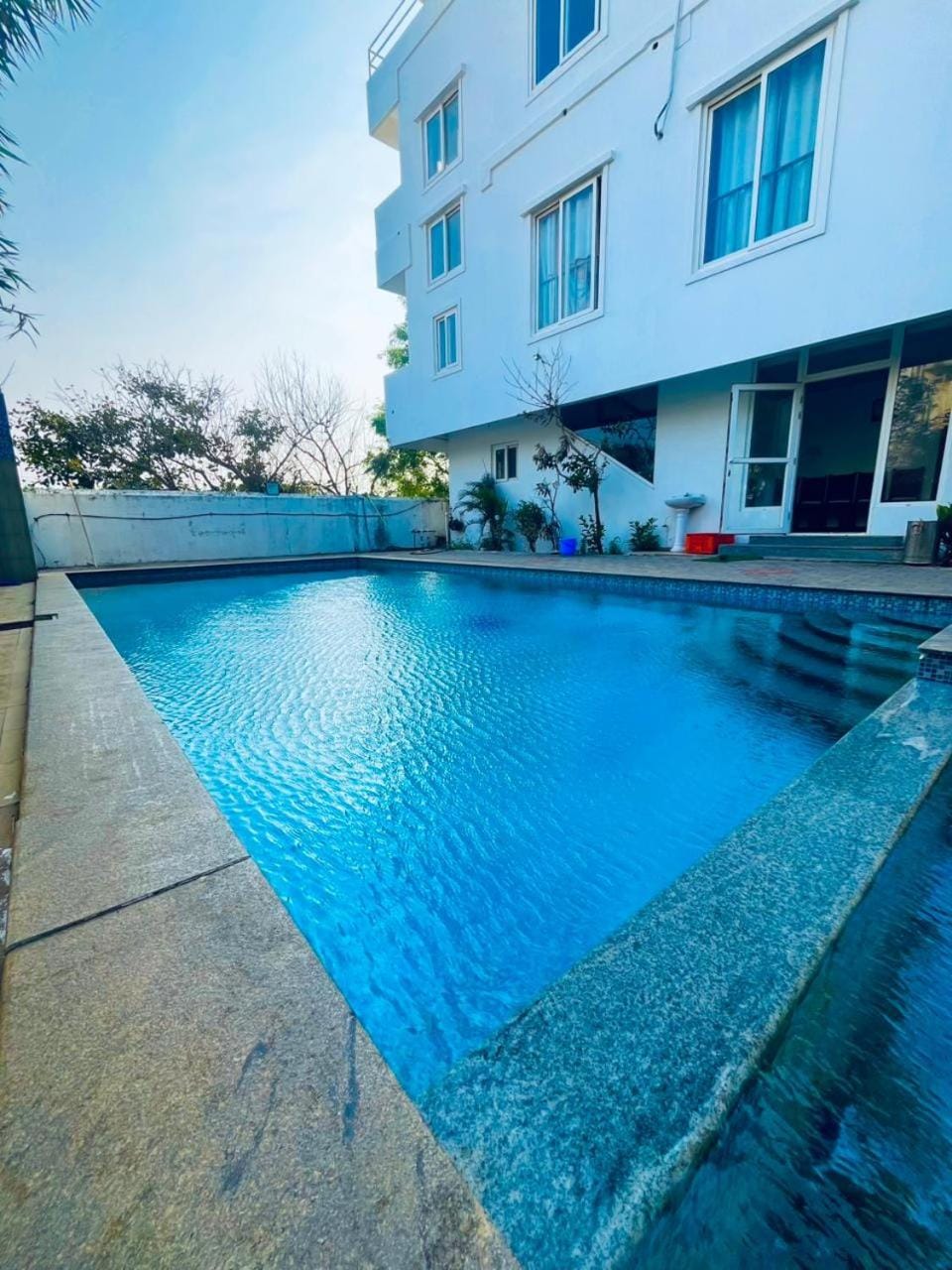 Property building, Day, Pool view, Swimming pool