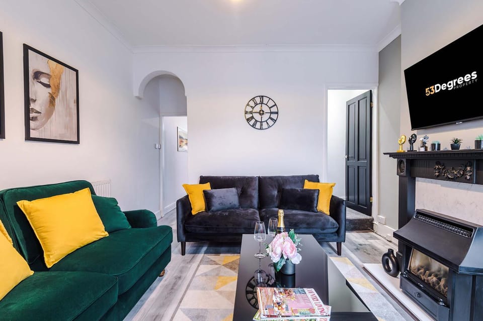 Communal lounge/ TV room, TV and multimedia, Living room, Seating area