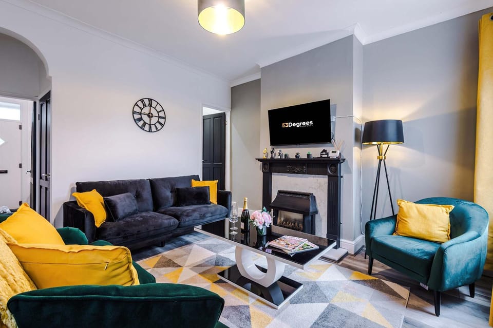 Communal lounge/ TV room, TV and multimedia, Living room, Seating area