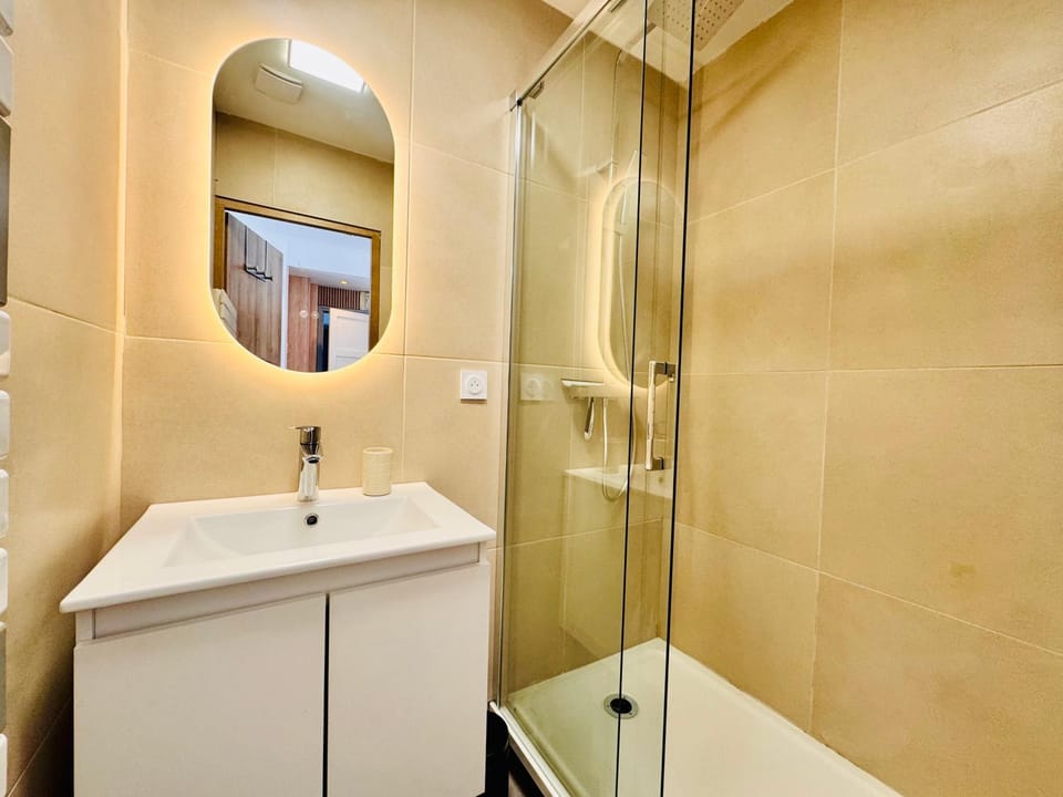 Shower, Bathroom