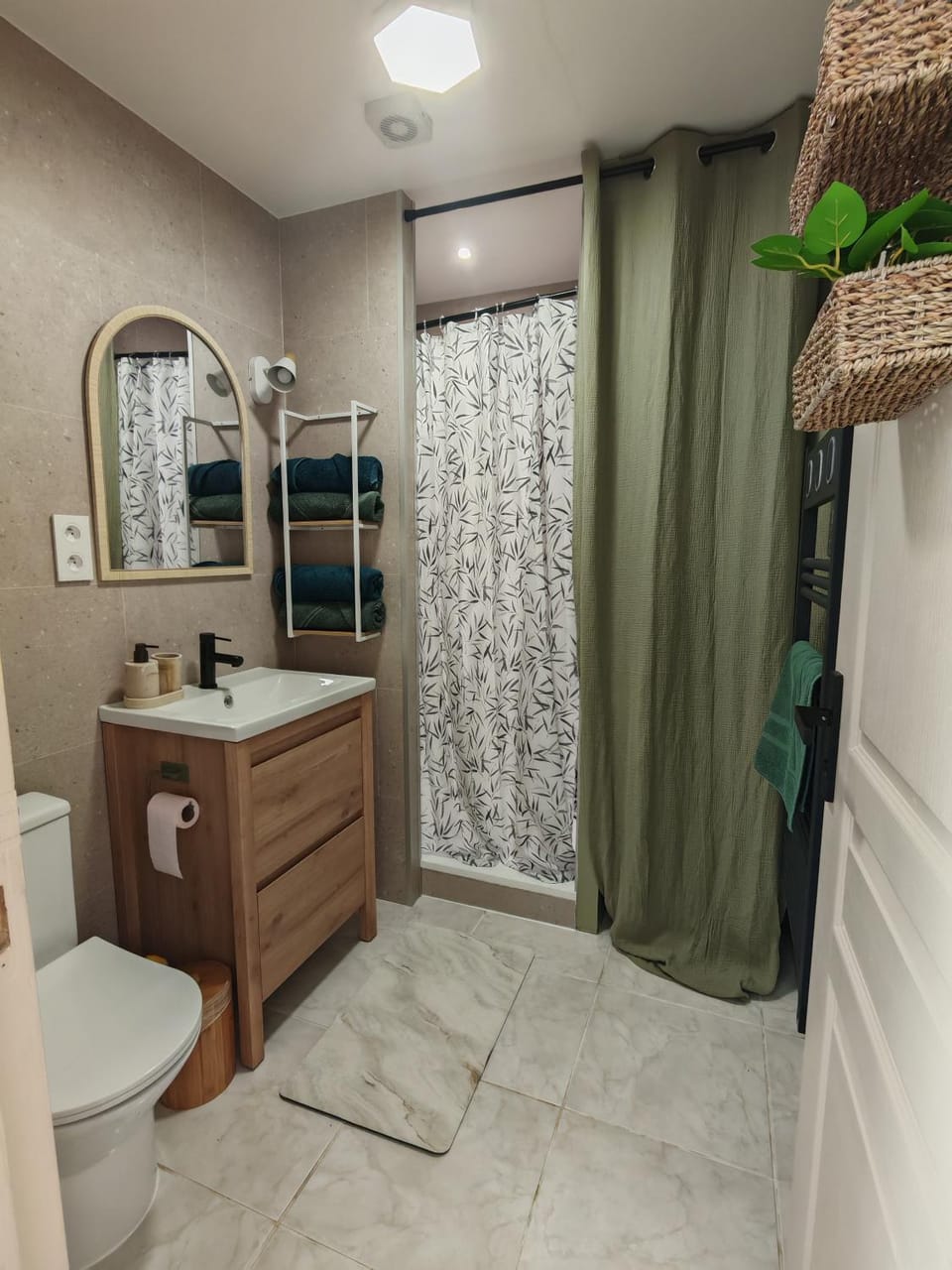 Shower, Toilet, Bathroom, hair dryier, towels