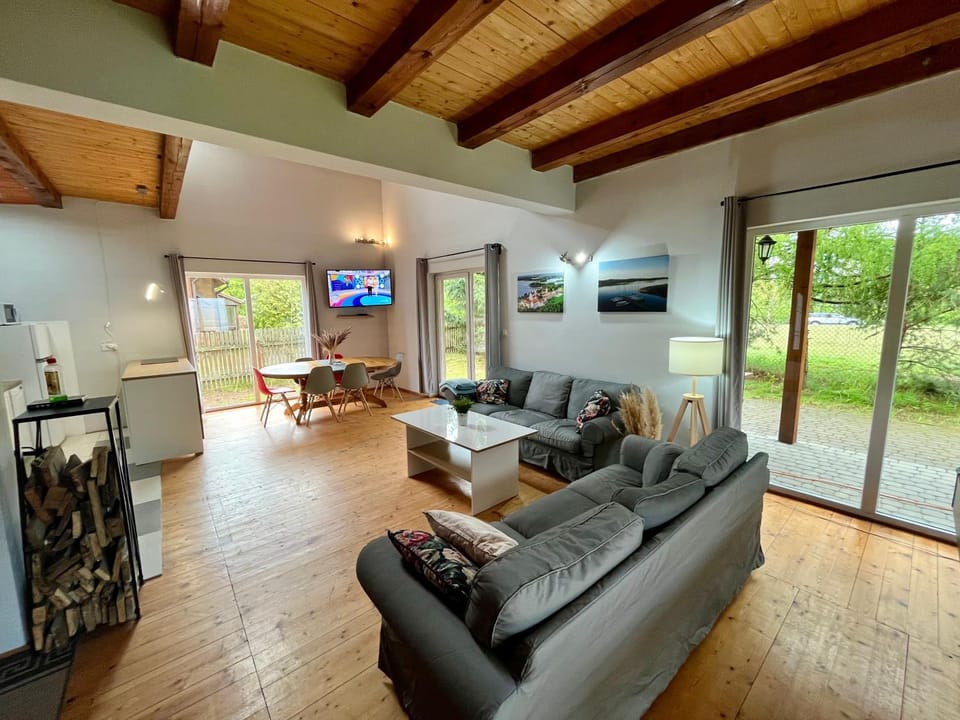 Communal lounge/ TV room, TV and multimedia, Living room, Seating area