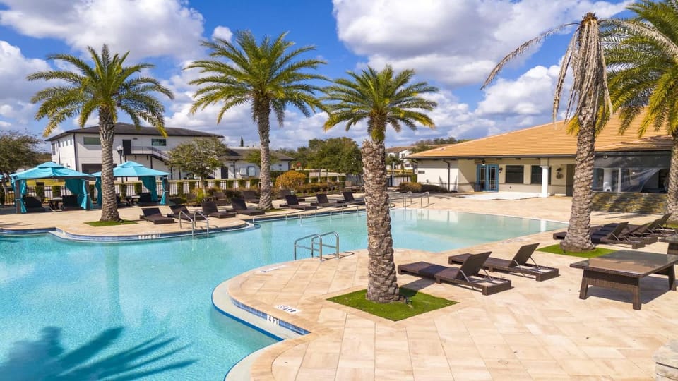 Cozy Villa with Pool at Balmoral Resort Near to Legoland Villa in Haines City