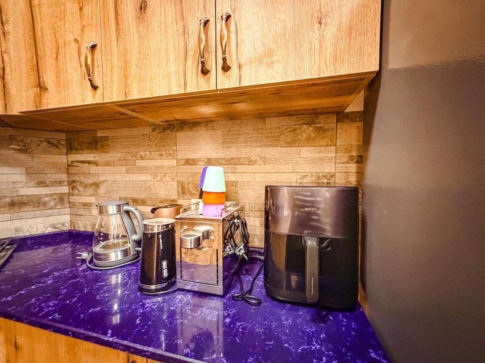 Coffee/tea facilities, Kitchen or kitchenette, kitchen, kitchen