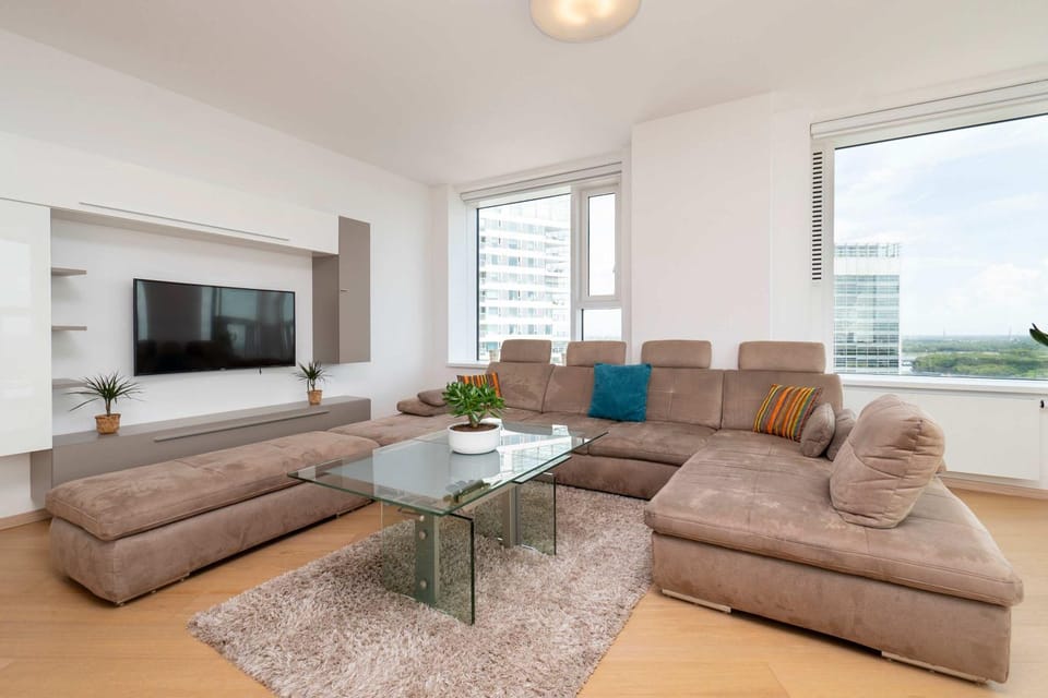 Panorama Escape 26th Floor - Castle & City Views Apartment in Bratislava