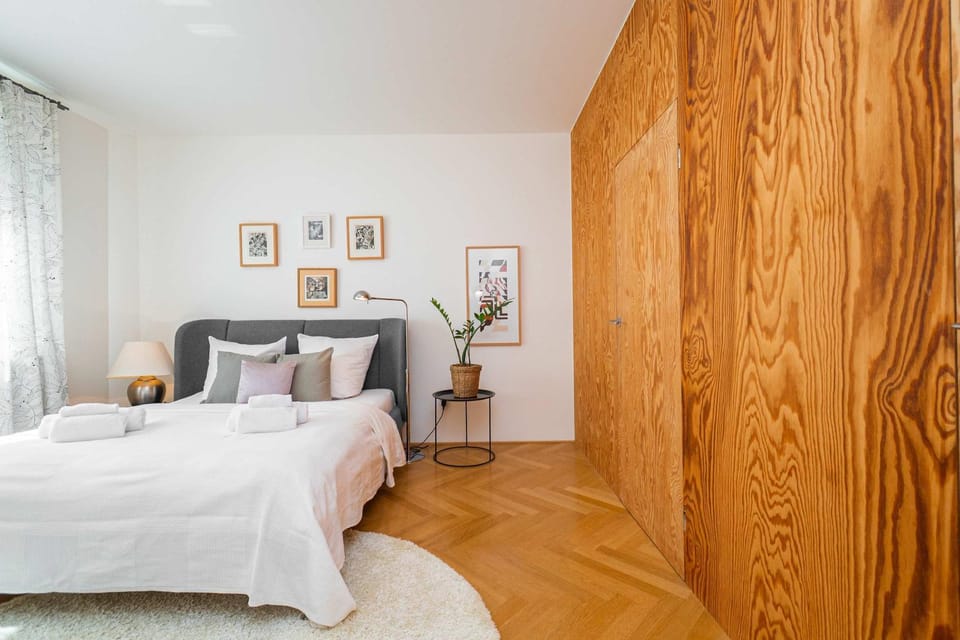 Modern Apartment - Walk to Main Station Apartment in Bratislava