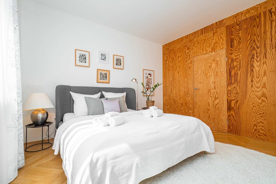 Modern Apartment - Walk to Main Station Apartment in Bratislava