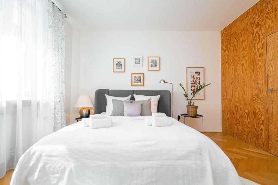 Modern Apartment - Walk to Main Station Apartment in Bratislava